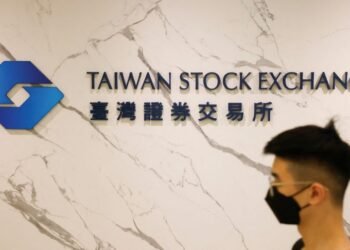 Taiwan stocks plummet, president pledges 'golden age' with US