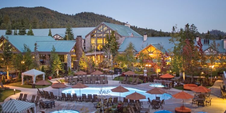 The Best Places to Stay Near Yosemite National Park in 2025