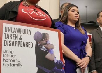 US Supreme Court orders temporary halt to deportations of Venezuelan migrants