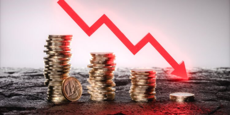 Varengold cuts profit guidance