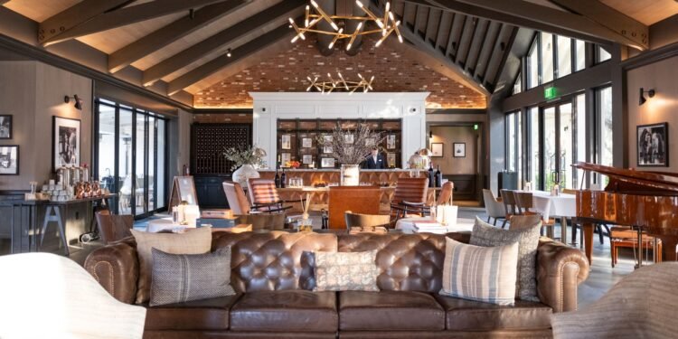 15 Best Hotels in Napa Valley for Vineyard Views, Geothermal Pools, & Outdoor Tubs