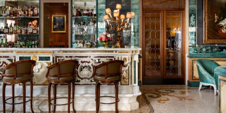 20 Best Bars in Venice, According to Our Local Expert