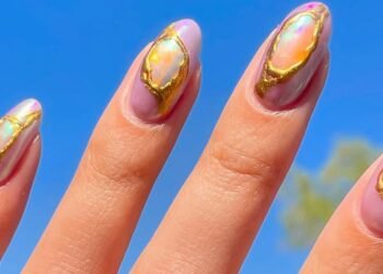 Aurora Nails Are This Summer's Dreamy Manicure Trend