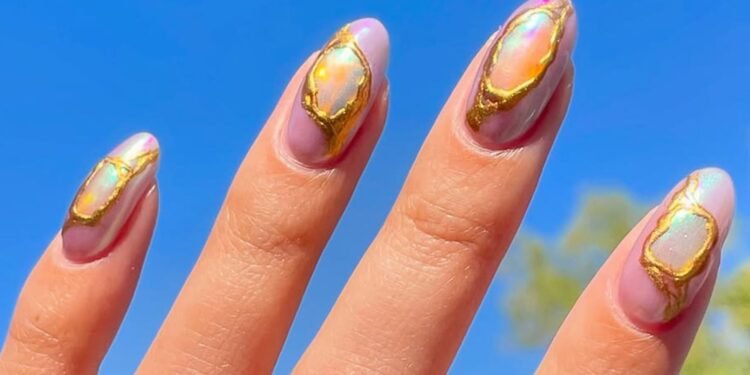 Aurora Nails Are This Summer's Dreamy Manicure Trend