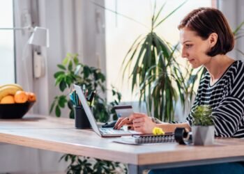 Compare Zoho Books and QuickBooks: Features, Pros, Cons
