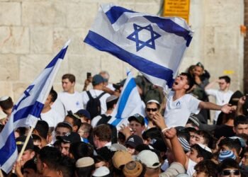 Far-right Israelis confront Palestinians, other Israelis in chaotic Jerusalem march, witnesses say