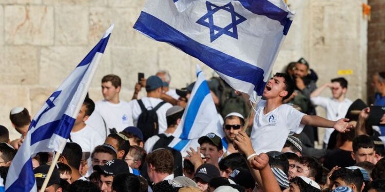 Far-right Israelis confront Palestinians, other Israelis in chaotic Jerusalem march, witnesses say