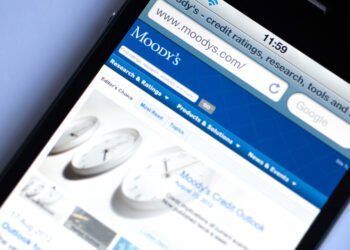 Alternative asset managers are turning to retail and retirement savings following a slow in institutional fundraising, Moody's said.