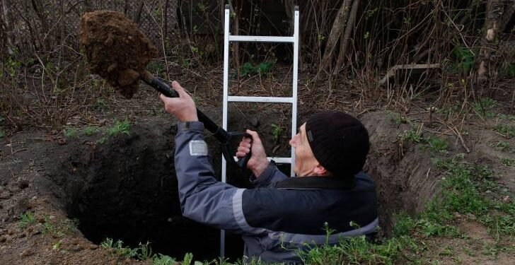 My 71-year-old father lost his entire 6-figure 401(k) to an online scam. Can he dig himself out of this hole?