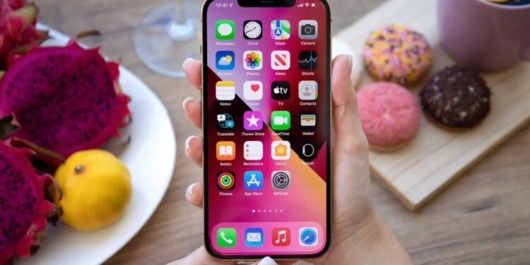 You Can Safely Remove All These Preinstalled Apps From Your iPhone