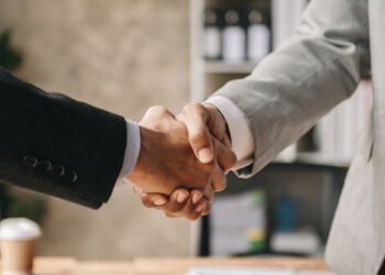 Financing platform YouLend and fintech platform myPOS have partnered up to launch a new service to simplify SME investing in France.