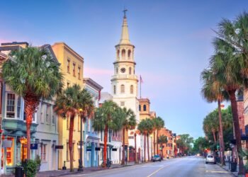21 Best Things to Do in Charleston: Jazz Brunch, Sailing, and Shopping