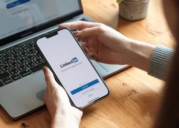 5 Mistakes That Are Killing Your LinkedIn Profile
