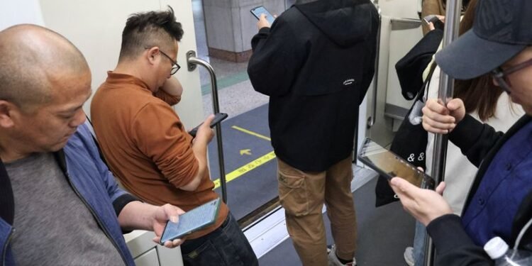 Counterpoint Research cuts 2025 global smartphone shipment growth amid tariff uncertainty