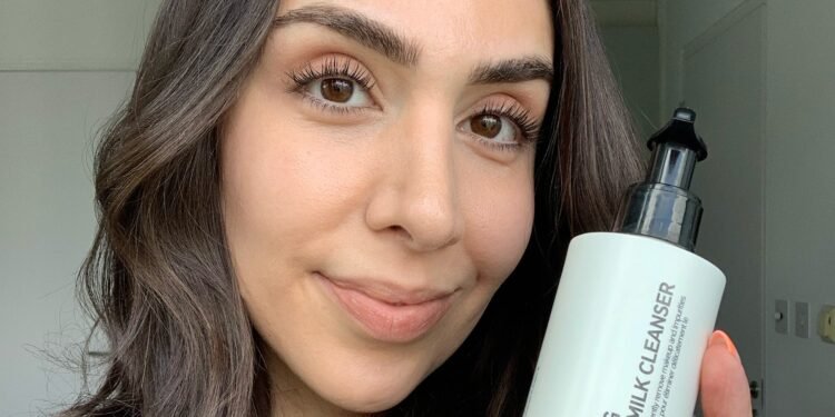 My Beauty Editor Friends Agree: This $19 Hydrating Cleanser Is Impressive