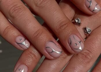 11 Cool Ways To Wear The Silver Nails Manicure Trend