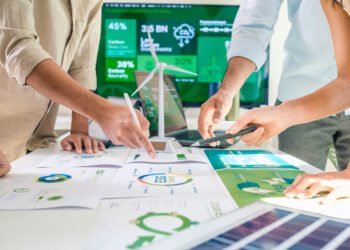 A new french law intended to speed up carbon transition is opening up private markets to retail investors, according to Moody’s Ratings.