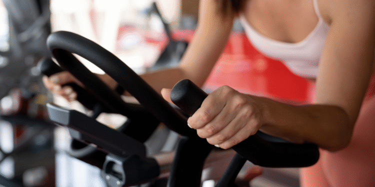 I'm Not Multitasking During At-Home Workouts Anymore (and You Shouldn't Either)