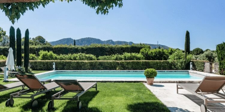 30 Best Airbnbs in the South of France, From Provence to Nice