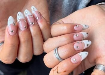 Deep French Tip Nails Are A Retro Take On A Classic