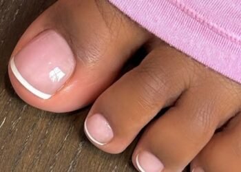 French Pedicures Are Back & More Chic Than Ever