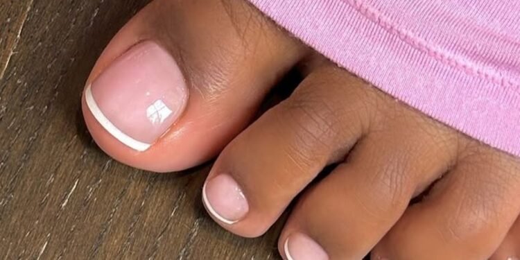 French Pedicures Are Back & More Chic Than Ever
