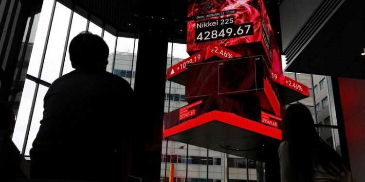 Shares scale fresh peaks in Asia, oil eyes Ukraine talks