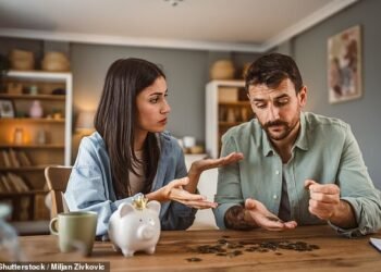 Three in ten couples refuse to have a joint bank account