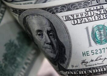 Dollar drifts as investors await US labour market indicators