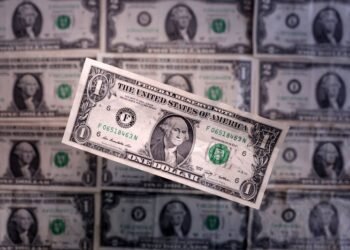 Dollar under pressure as traders return after Labor Day break