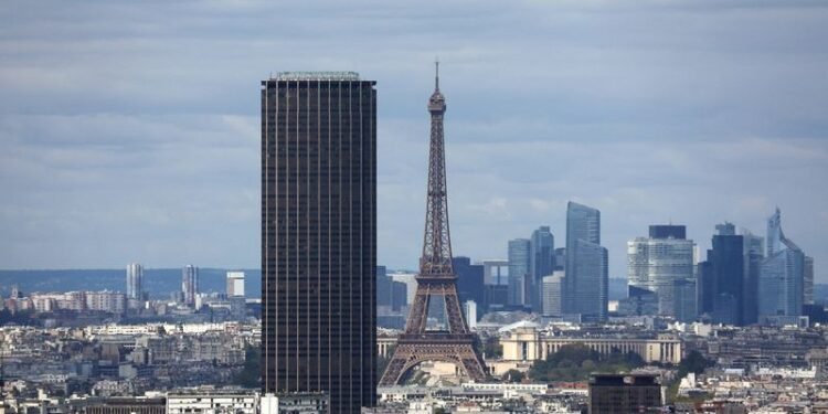 French economy to grow 0.8% in 2025 as key sectors rebound, INSEE says