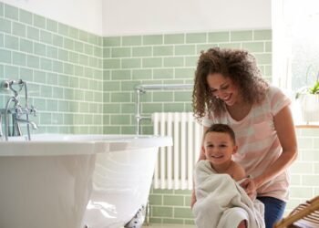 Gas vs Electric Hot Water Heater: Costs, Lifespan and Energy Efficiency