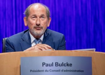 Nestle investors call for chairman to step down, FT reports