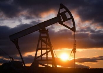Oil dips but holds near a month’s high on US sanctions