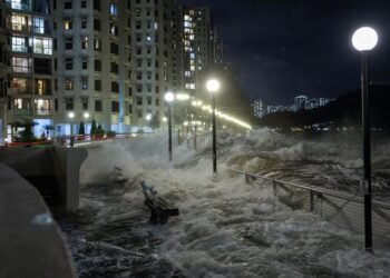 Super Typhoon Ragasa lashes Hong Kong, death toll climbs in Taiwan