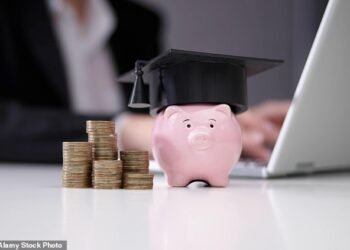 Smart move: Experts say there¿s nothing to stop new students opening one bank account and switching to another once they¿ve received their gifts