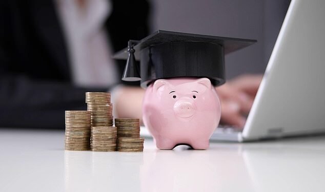 Smart move: Experts say there¿s nothing to stop new students opening one bank account and switching to another once they¿ve received their gifts