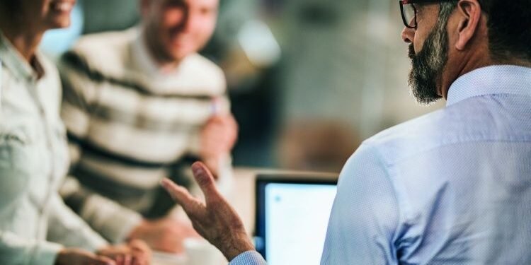 Those who receive advice are more positive about the future