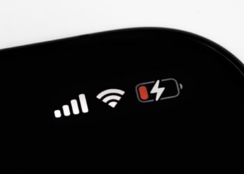 Try the 'Adaptive Power' Setting to Improve Battery Life in iOS 26