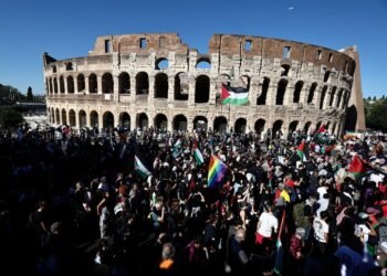 Big crowds, clashes with police on fourth day of Italian pro-Palestinian protests