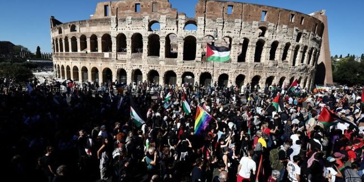 Big crowds, clashes with police on fourth day of Italian pro-Palestinian protests