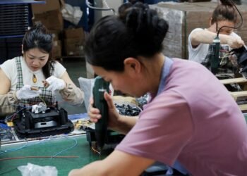 China factory activity stumbles as export orders dry up