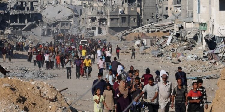 Gazans stream back home as Israel-Hamas ceasefire holds