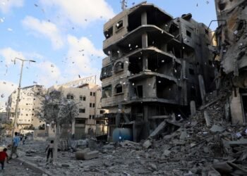 Gazans trek to ruined homes as Israeli forces pull back under ceasefire