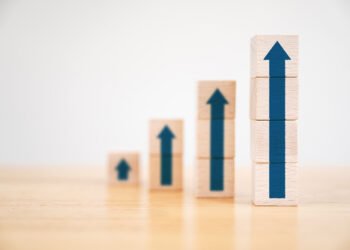 Direct lending has demonstrated stable performance throughout periods of valuation volatility, Legal & General has said.