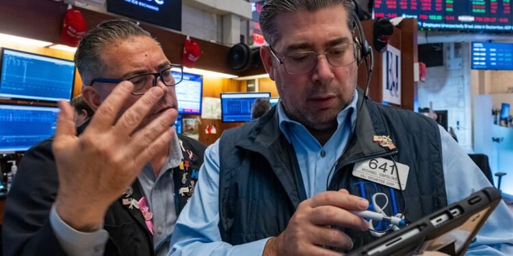 Market pros are recommending this investing strategy as fears of an AI bubble grow