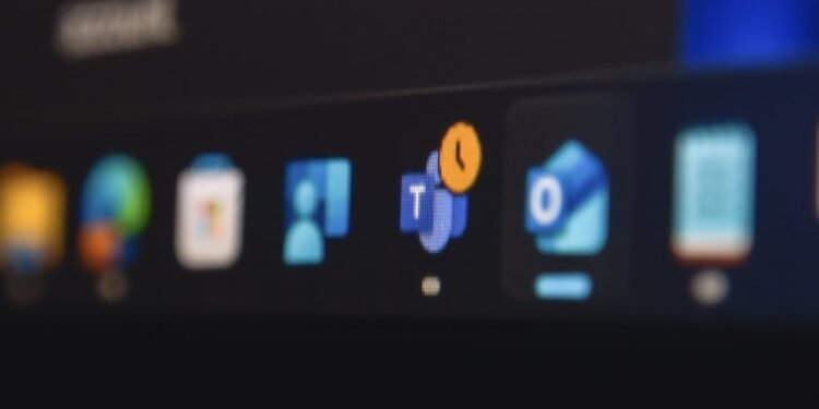Microsoft Teams Will Soon Tell Your Boss When You're Not in the Office