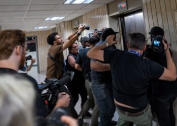 New York governor criticizes ICE officers who she says shoved and injured journalists