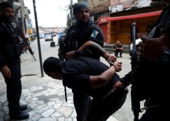 Rio police raids kill 60 ahead of climate conferences, source says