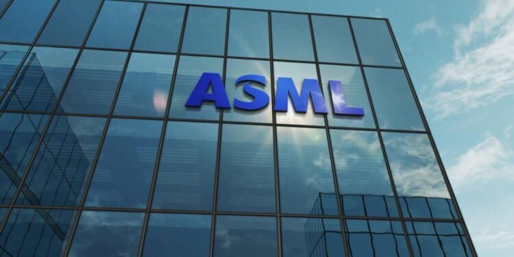 Should You Buy the Post-Earnings Pop in ASML Stock?